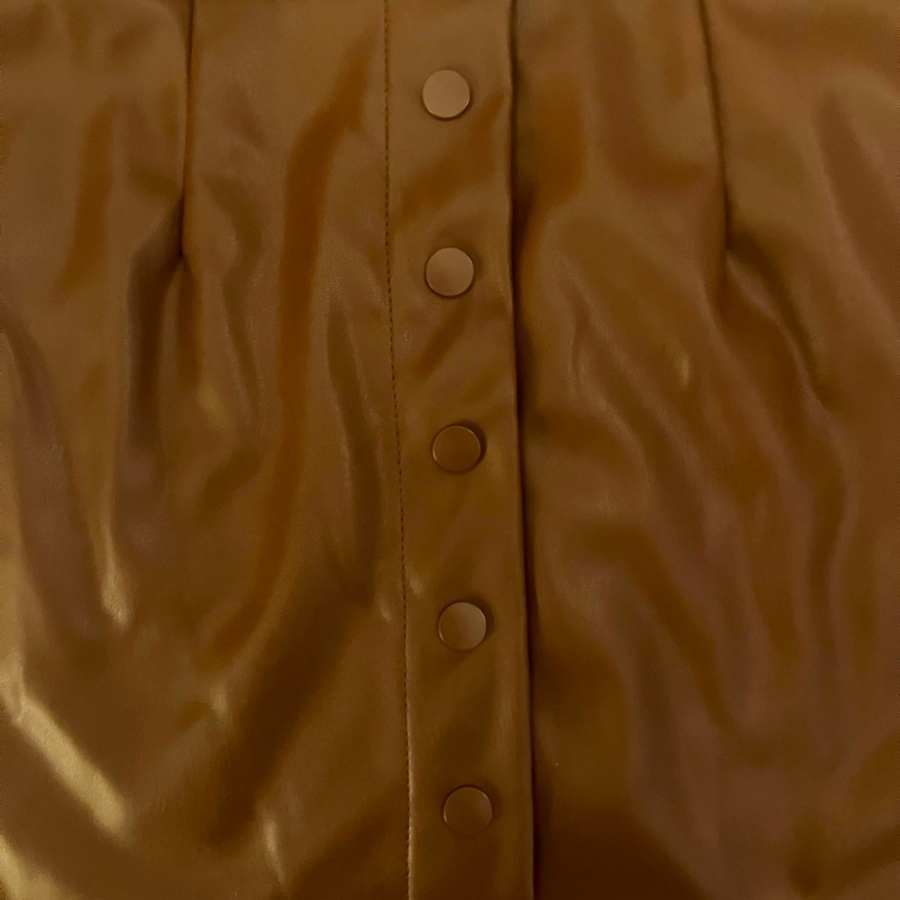 Brown leather mini skirt. Like new. Only worn a few times. Size Small.
